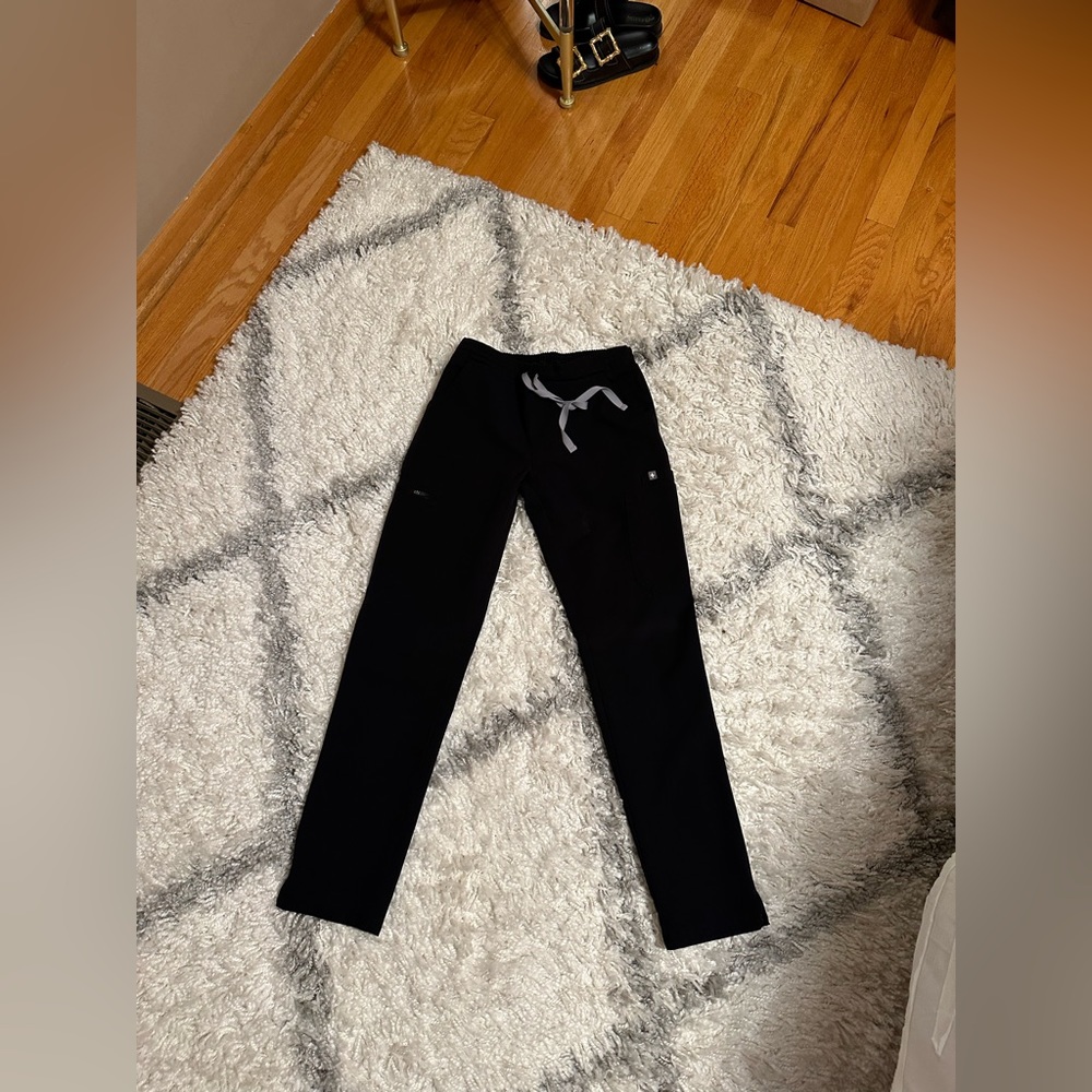 Black figs yola pant size xs